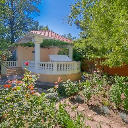 House With A Terrace In Arcadia