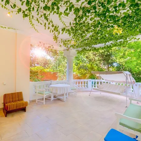 House With A Terrace In Arcadia *
