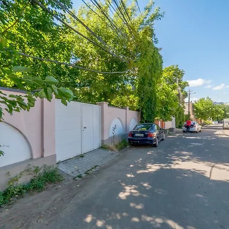 Konukevi House With A Terrace In Arcadia Odessa